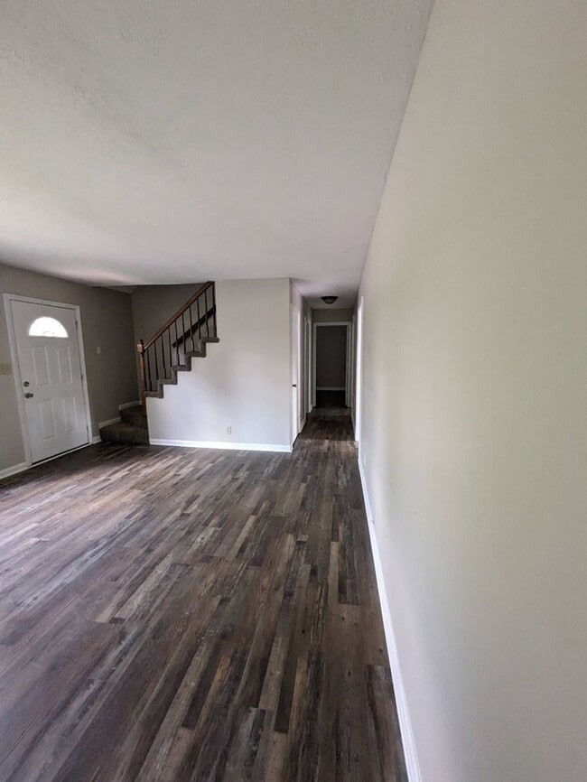 Photo - 4 Bedroom Pet Friendly Home For Rent With ...