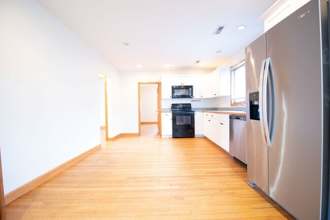 Photo - Amazing 3 bath in Brighton!!
