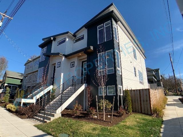 Building Photo - Spacious 3-Bed, 2.5-Bath Gem in Vibrant SE...