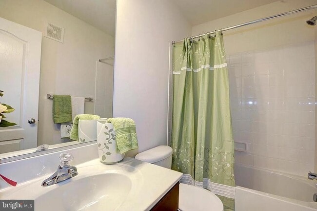 Photo - 42541 Highgate Terrace