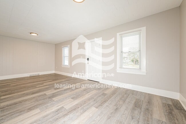 Photo - 856 Broad St