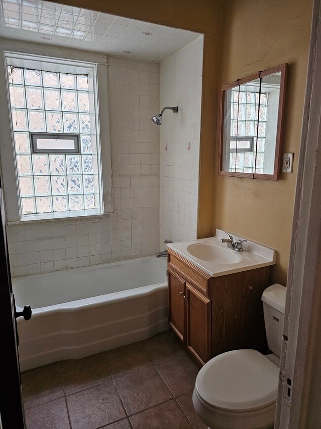 Photo - 1731 W Berwyn Ave Unit 1