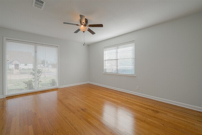 Photo - 4923 Poinciana Dr