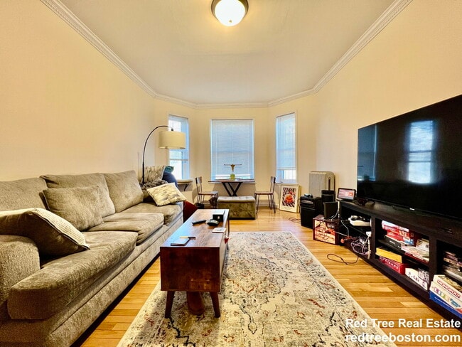 Building Photo - 1706 Commonwealth Ave Unit U24