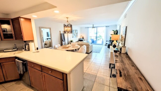 Photo - DOWNTOWN FURNISHED 2/2