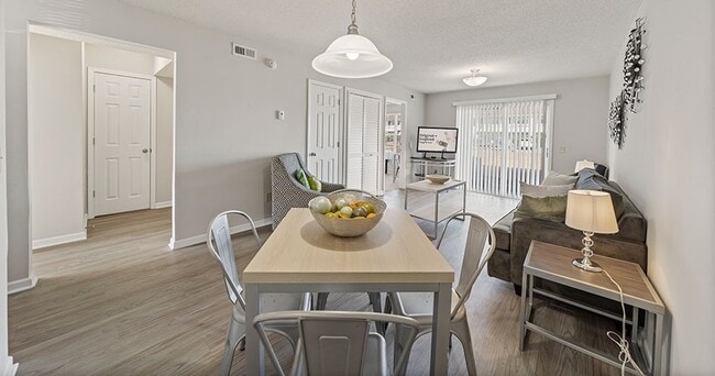 Dining-Room-01-Seahawk-Retreat-Wilmington