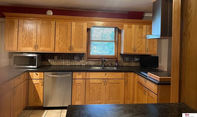 Photo - 5010 Castelar St