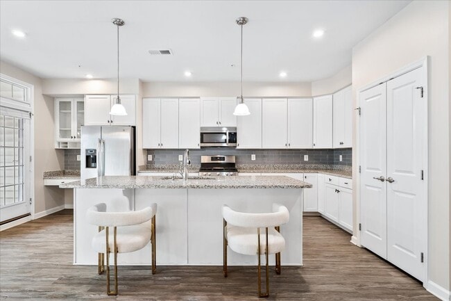 Photo - 6026 Forum Sq