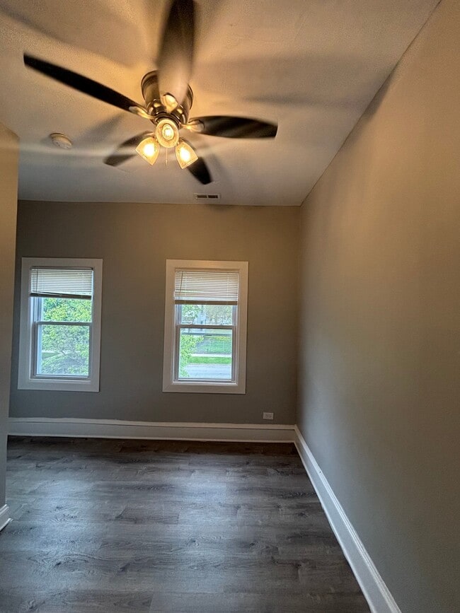 Photo - 1355 E 76th St Unidad 2