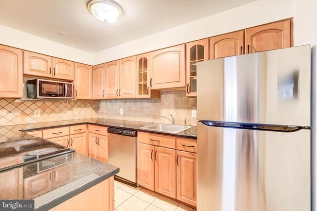 Building Photo - 900 24th St NW