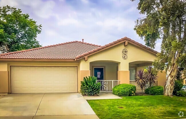 Building Photo - COMING SOON! 3 Bedroom Home in the Desirab...