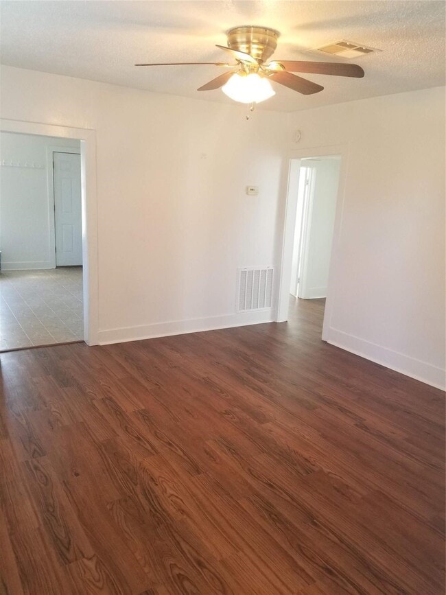 Photo - 2823 Cleburne St