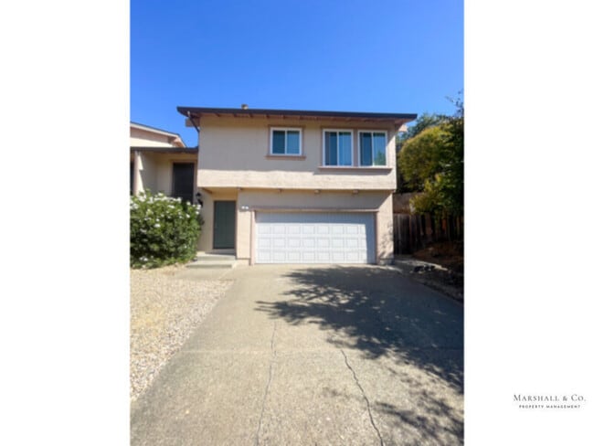 Building Photo - UPDATED AND BEAUTIFUL 2BR/1BA DUPLEX TOWNHOME, NEW WOOD FLOORING, PRIV. ENCLOSED BACK YARD, 2 CAR GA