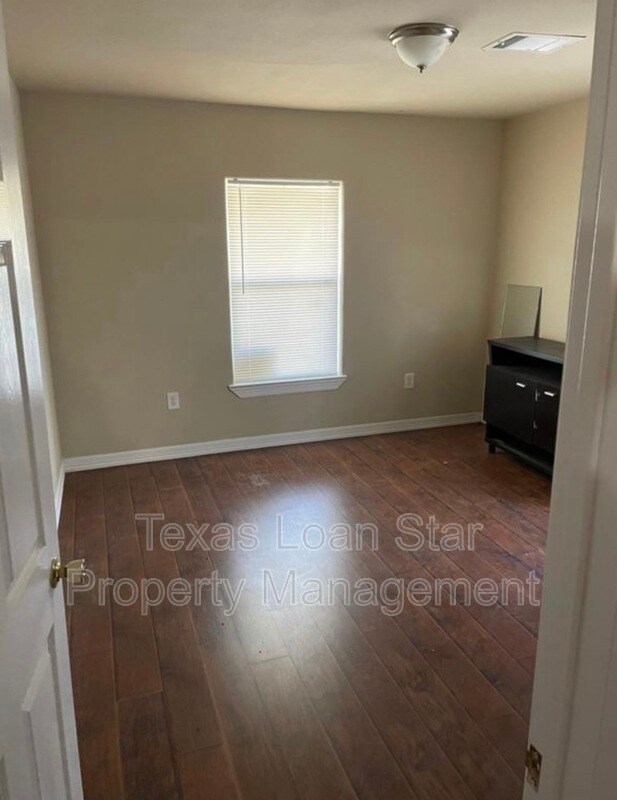 Photo - 2704 Campbell St