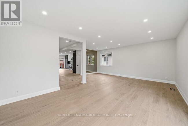 Photo - 135 Waterloo Ave