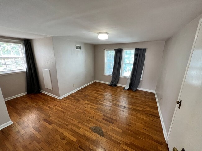 Photo - Beautiful 5 Bed House Perfectly Located Just 1 block from KSU!