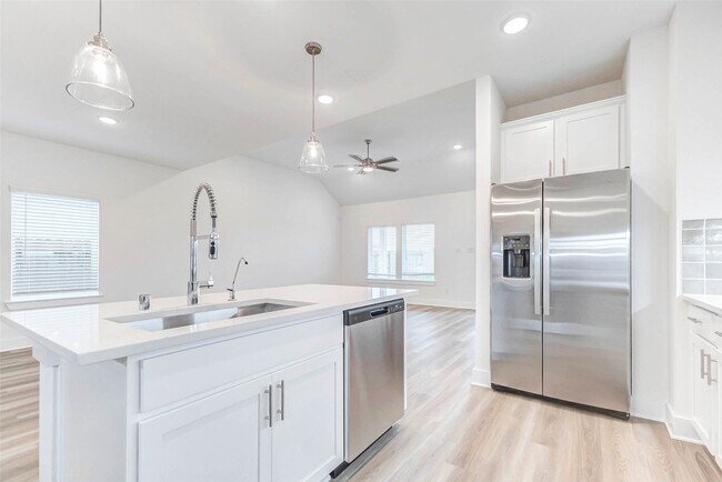 Photo - 21734 Persian Lk Dr