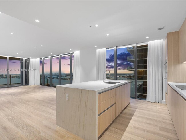 Building Photo - 700 NE 24th St Unit 3207 Rental