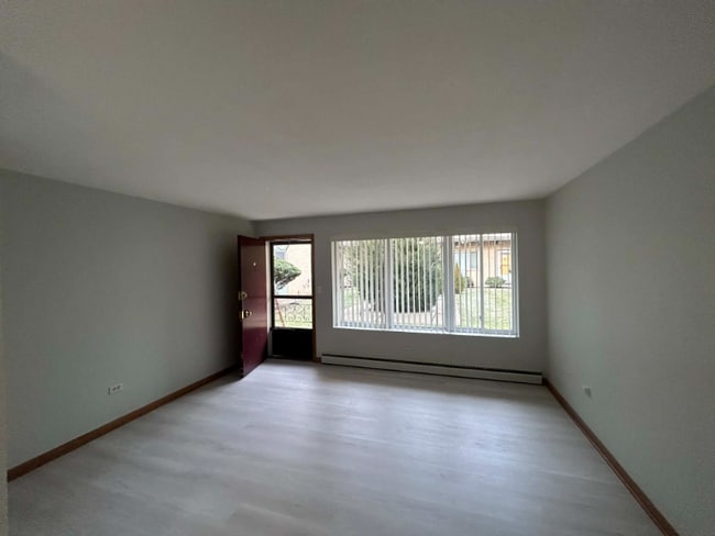 Building Photo - 4120 N California Ave