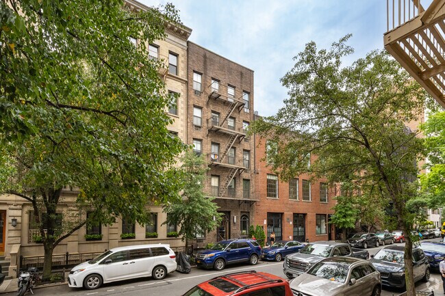 Photo - 221 W 21st St