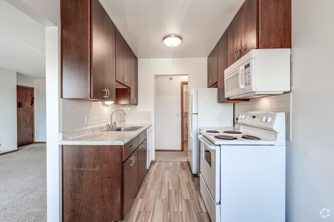 2BR, 1BA - 815SF - Kitchen