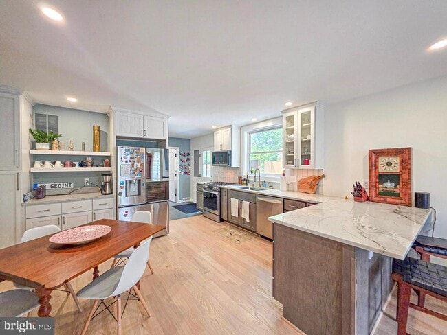 Photo - 302 E Custis Ave