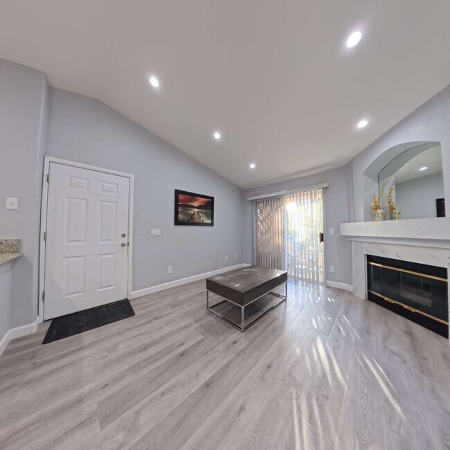 Building Photo - Highly Remodeled | 2nd Floor | Vaulted Ceilings