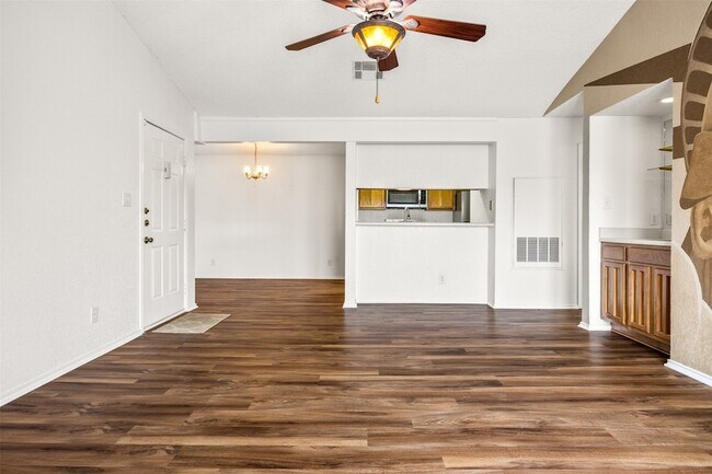 Photo - 1202 Thorpe Ln Unidad 612