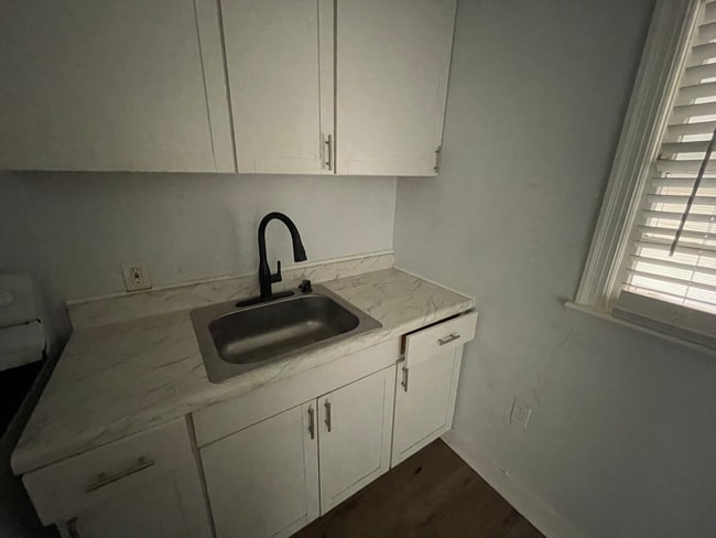 Photo - 1019 Combs St