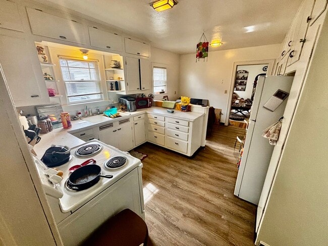 Photo - 404 S Van Buren St Unit Apt 1