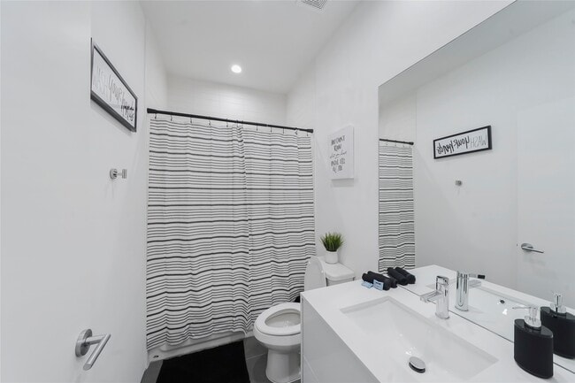 Photo - 3511 Bell St