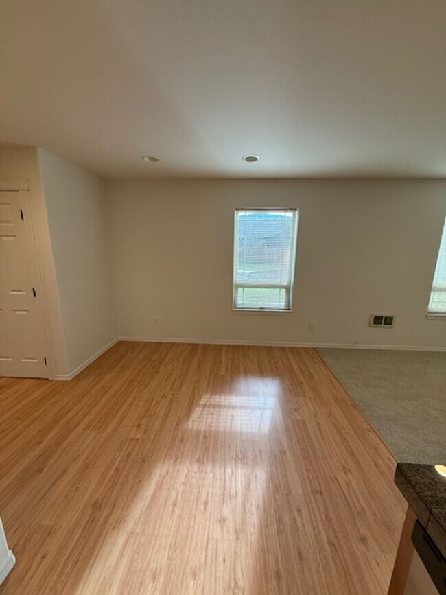 Photo - Spacious town home in small community. Spacious and bright! Available now!