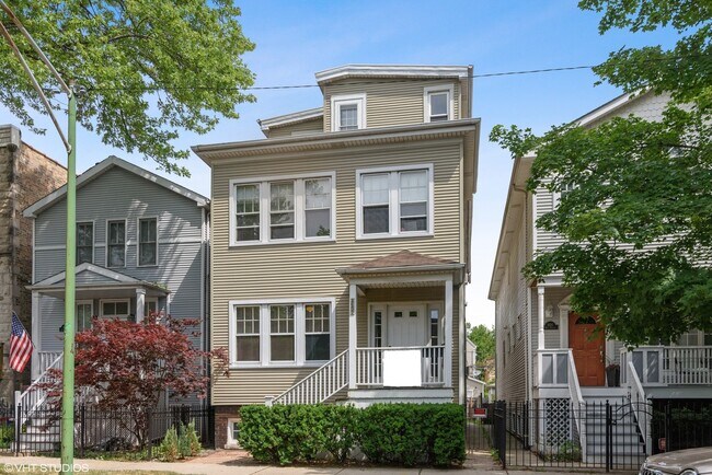 Photo - 1652 W Nelson St Apartment Unit 1