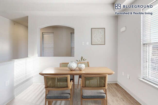 Photo - 1000 Lupine Unidad FL3-ID9462A