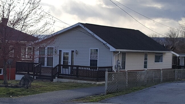 Building Photo - 351 Eagle School Rd Unit 351A Eagle School Rd