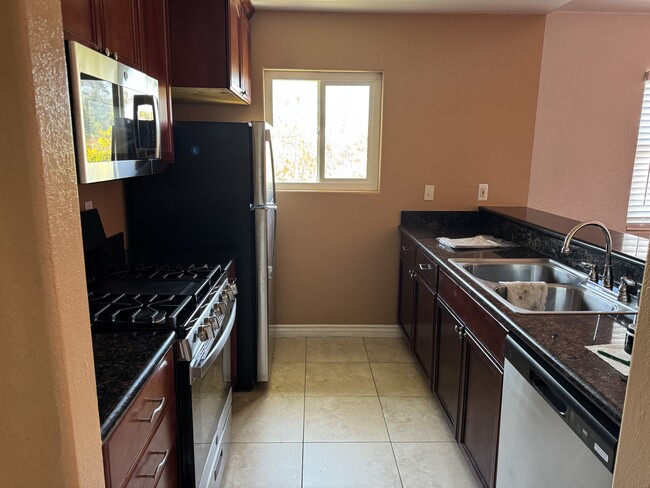 Building Photo - 4210 Thorn St Unit #4 Rental