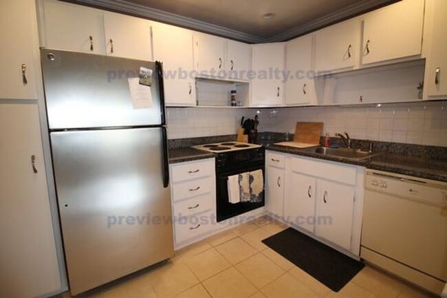 Photo - 2Br/1Bth apartment available June 1st ! Public transportation, close to shops and restaurants!