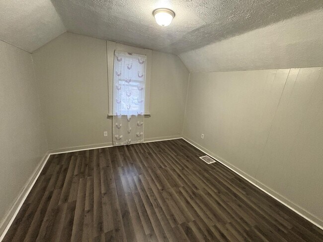 Photo - 526 Paine Ave