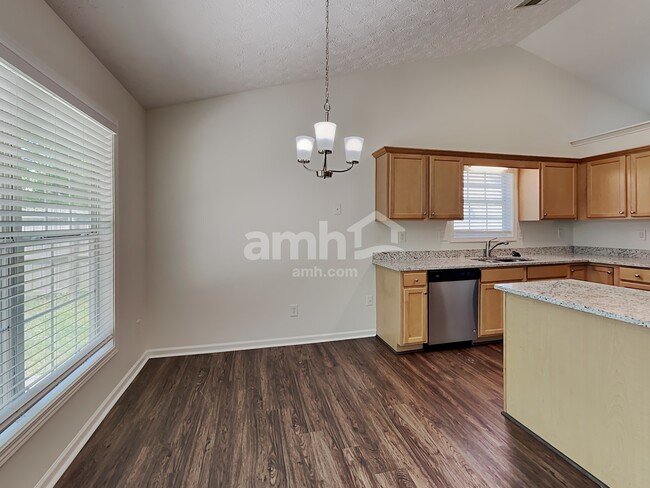 Photo - 3120 Victoria Park Dr NE