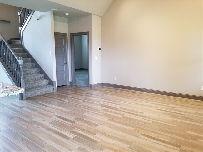 Photo - 940 Sunset Ln