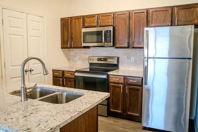 Building Photo - Republic Park Vista