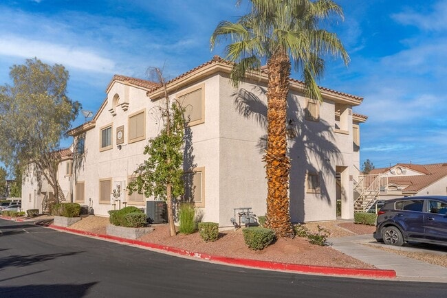 Building Photo - 855 N Stephanie St