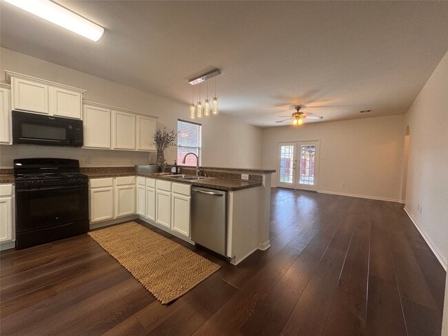 Photo - 302 Broken Pine Ct