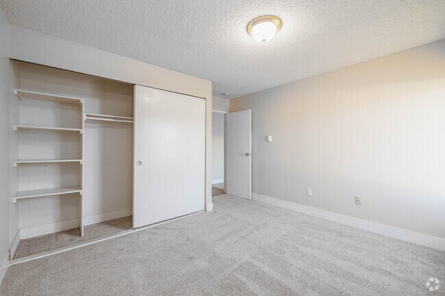 1BR, 1BA - 570SF - Bedroom