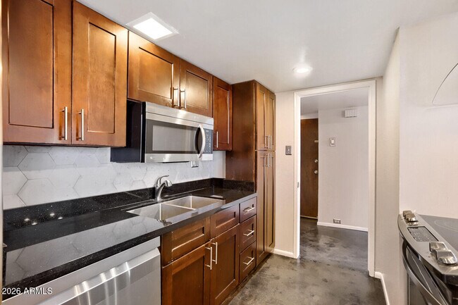 Photo - 207 W Clarendon Ave Unit F10