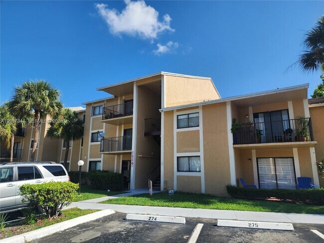 Building Photo - 9491 Palm Cir S Unit 205