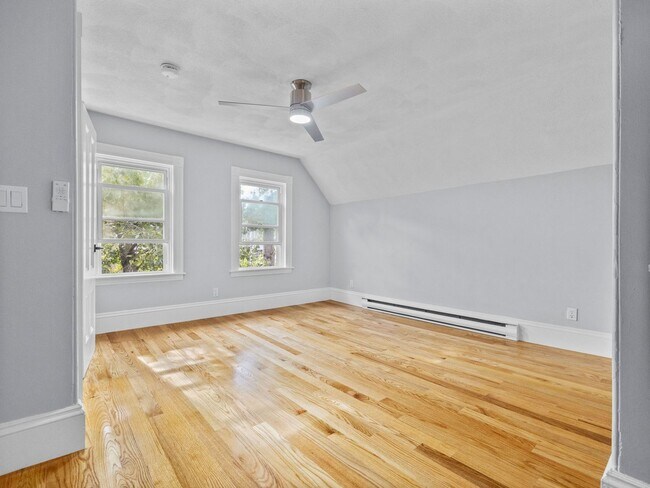 Photo - Renovated 5 bed 2 bath in Somerville.....