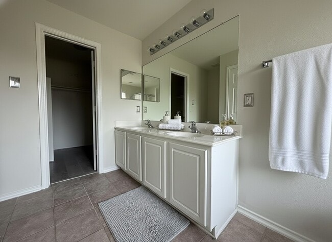 Photo - 16623 Newglen Ln