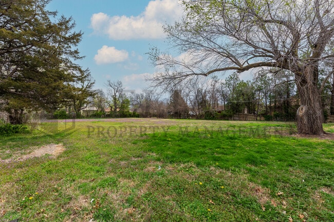 Photo - 216 N Tyler Rd