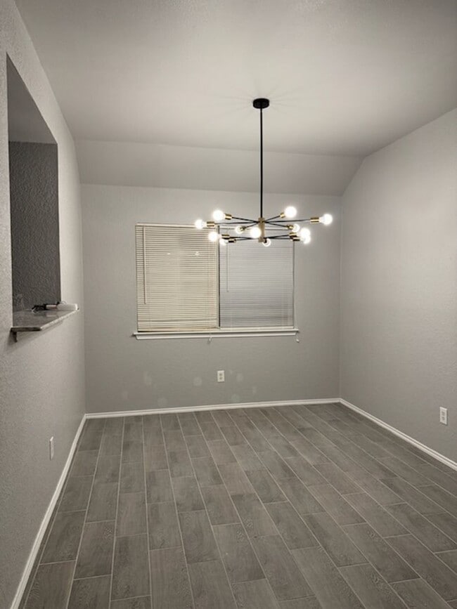 Photo - Remodeled 3 Bedroom Plus Bonus Room - Comi...